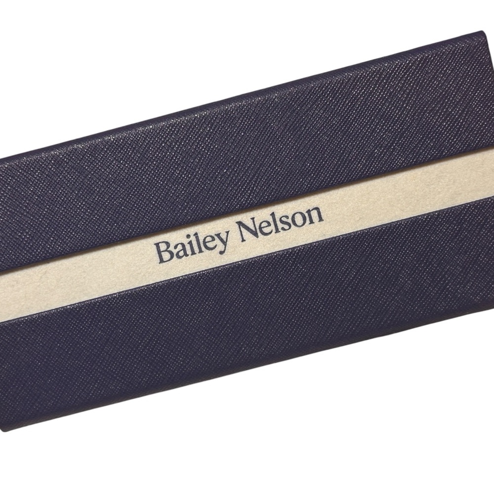 Bailey Nelson Collapsible Navy/Cream Eyeglasses Case (NEW)